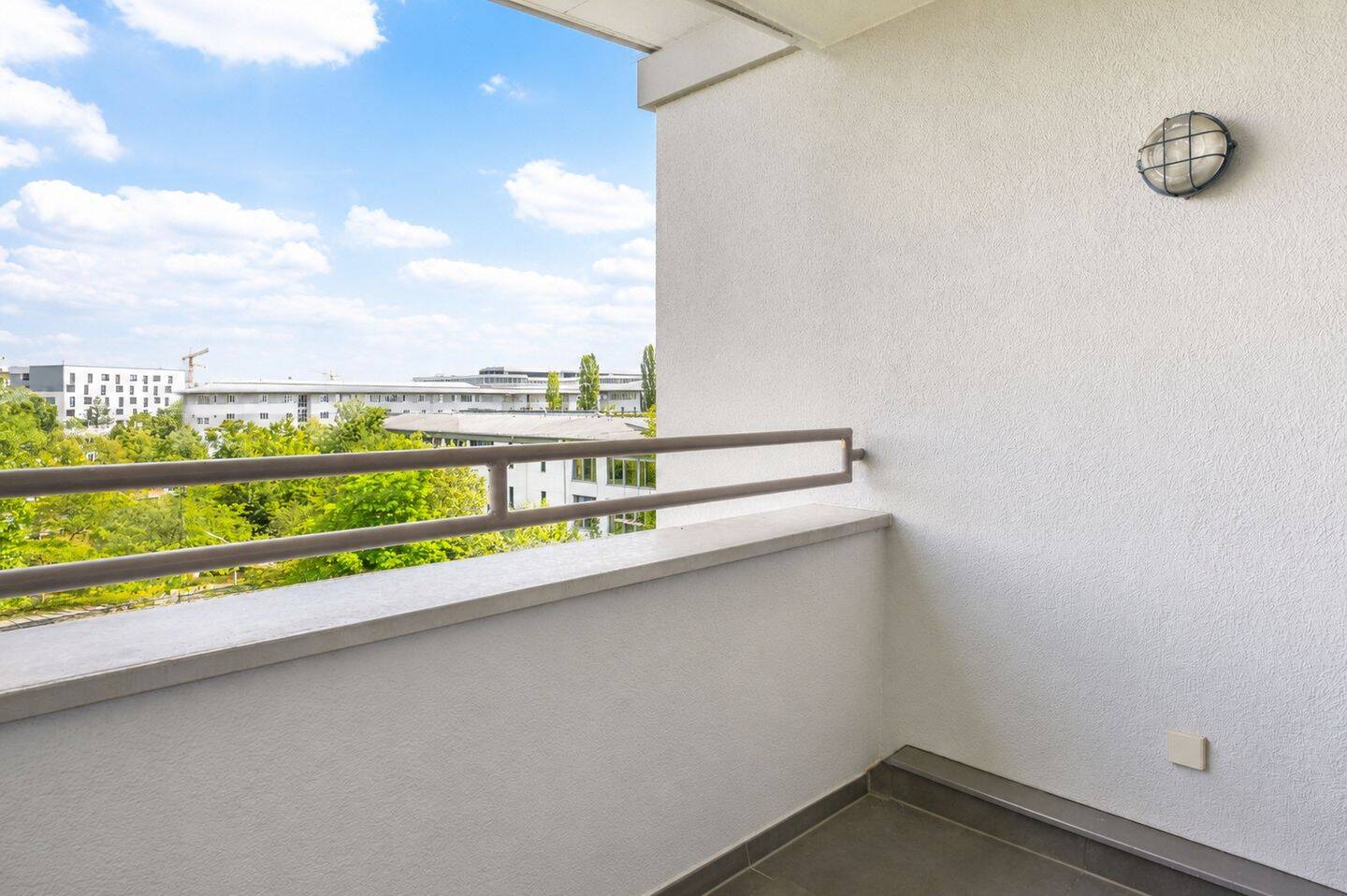 AIGNER – Wohnen auf zwei Etagen: Helle 4-Zimmer-Maisonettewohnung mit Südost-Balkon – 80637 München – Vorschaubild 8
