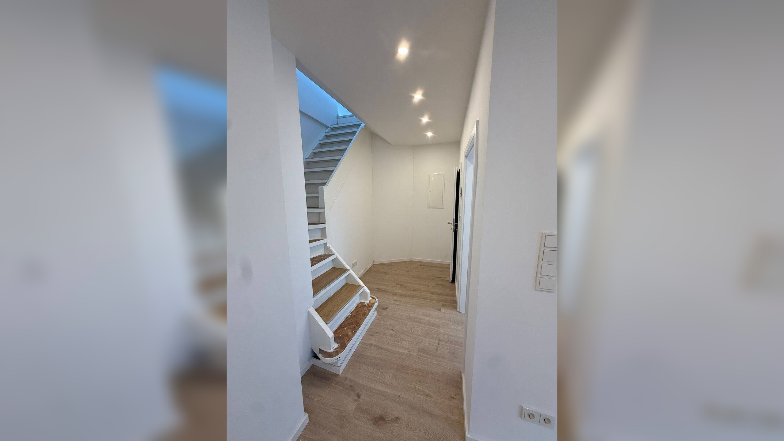 ERSTBEZUG ! Helle & frisch renoviere 3 ZKB Maisonette- Wohnung in 66121 Saarbrücken – 66121 Saarbrücken – Vorschaubild 5