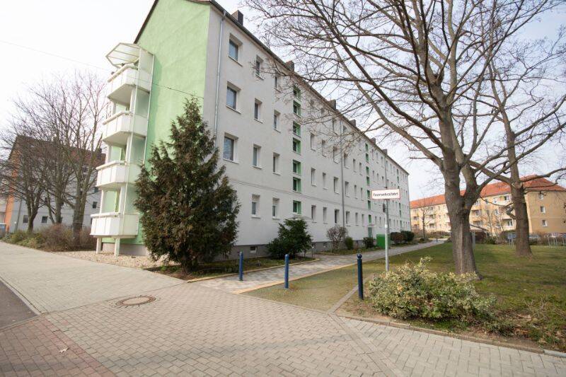 In der Herrichtung! 3-Zimmerwohnung mit Dusche… – 6118 Halle (Saale) – Vorschaubild 2