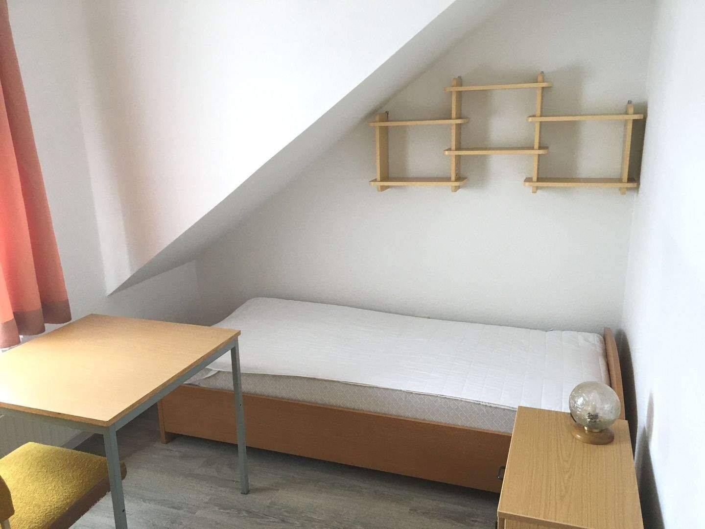 Möblierte 2 RW. 53qm. für 1 Person, evtl. Wochenendheimfahrer – 1159 Dresden – Vorschaubild 3