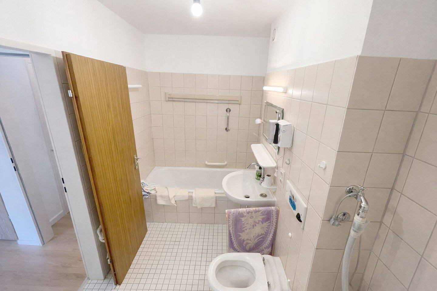 Wohnen im Grünen mit Ausblick – gepflegte 2-Zimmer-Wohnung mit Balkon und Tiefgarage! – 54296 Trier – Vorschaubild 6