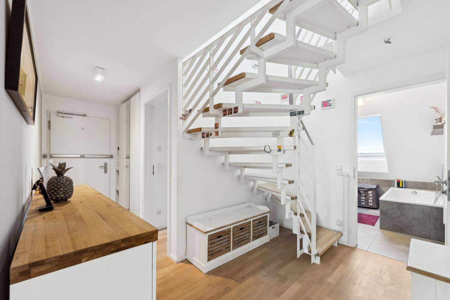 Traumhafte 5,5 Zi. DG-Maisonette Wohnung mit Neubaufeeling in ruhiger Lage in Trudering – 81825 München – Vorschaubild 8