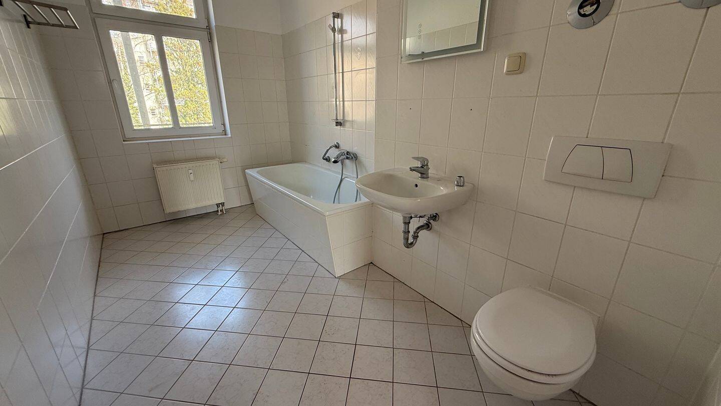 Alles NEU!!! 3. OG + Aufzug + großer Balkon + 2er-WG-gerecht ! – 9126 Chemnitz – Vorschaubild 4