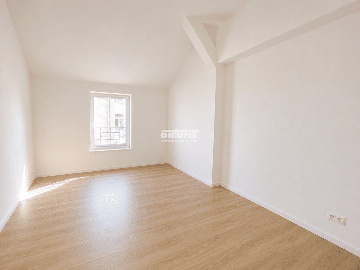 antaris Immobilien GmbH ** Denkmal trifft Wohnkomfort: Energetisch sanierte Wohnung mit Balkon** – 99084 Erfurt – Vorschaubild 2