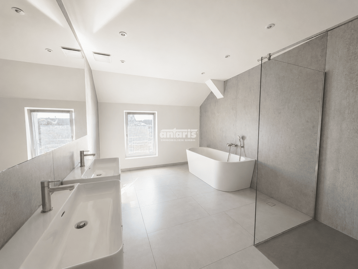 antaris Immobilien GmbH ** Denkmal trifft Wohnkomfort: Energetisch sanierte Wohnung mit Balkon** – 99084 Erfurt – Vorschaubild 4