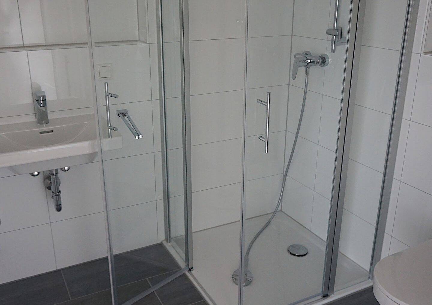 Modernes 1-Zimmer- Apartment mit Balkon + helles Ambiente, modernes Bad mit Dusche, NEUBAU 2020 – 63165 Mühlheim am Main – Vorschaubild 5