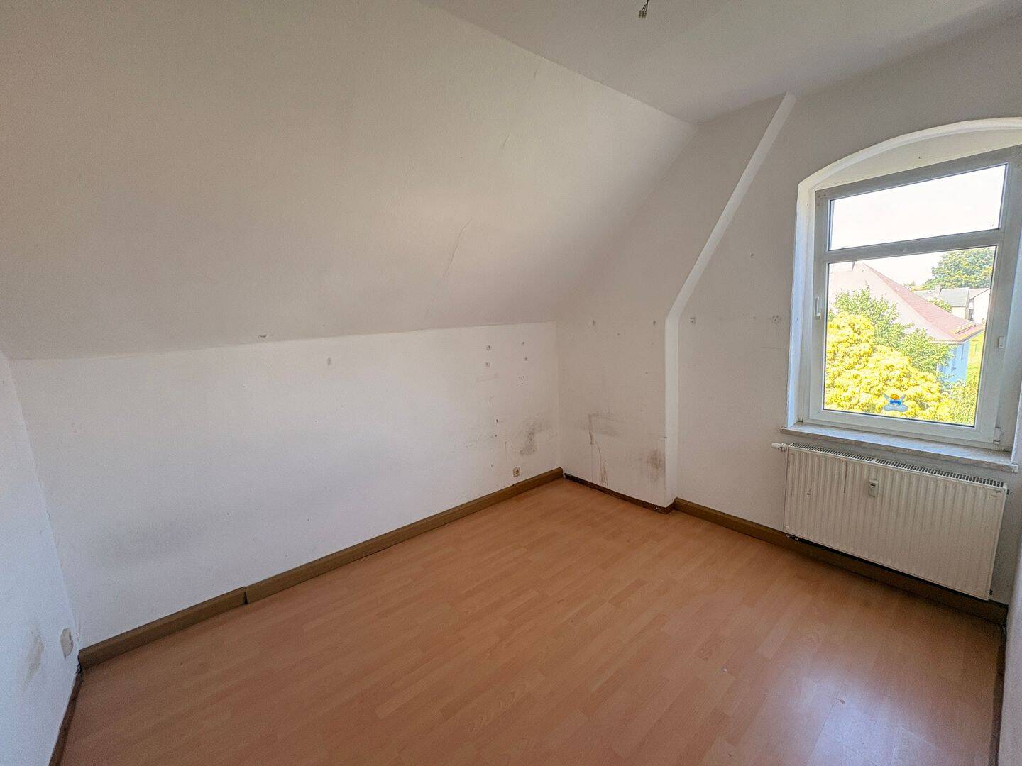 Oelsnitz – helle Dachgeschosswohnung in zentraler Lage – 9376 Oelsnitz/Erzgeb. – Vorschaubild 2