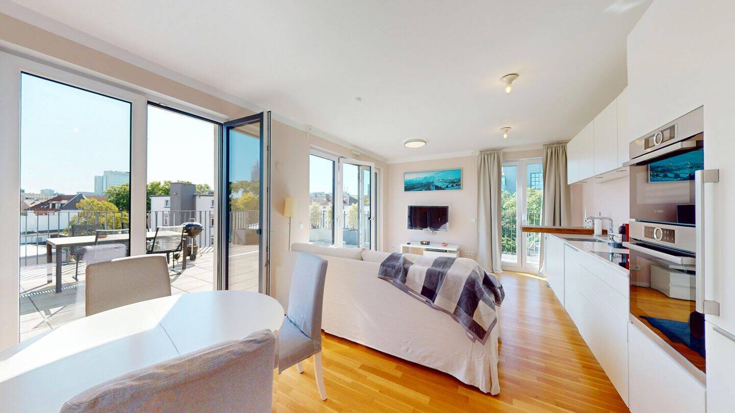 Exklusives möbliertes Penthouse mit Skylineblick von der Dachterrasse und Tiefgaragenstellplatz – 60326 Frankfurt am Main – Vorschaubild 3