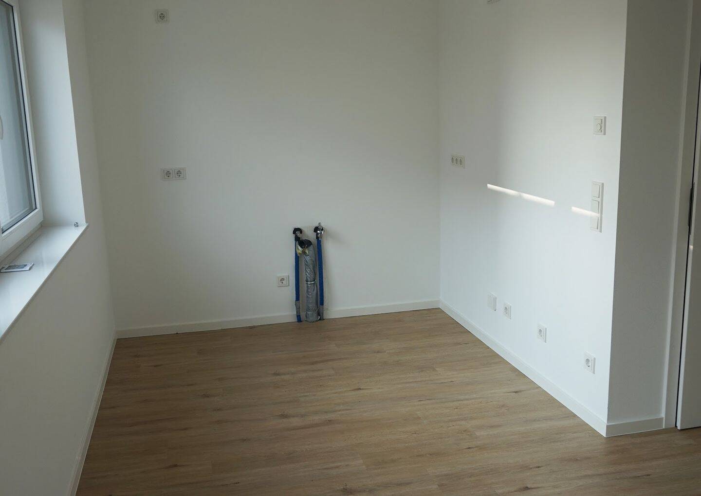 Modernes 1-Zimmer- Apartment mit Balkon + helles Ambiente, modernes Bad mit Dusche, NEUBAU 2020 – 63165 Mühlheim am Main – Vorschaubild 8