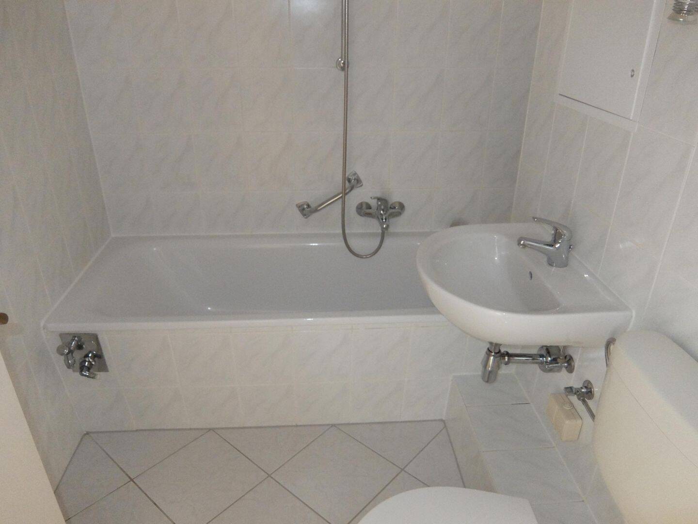 Zentrum Ost – kleine 3-Raumwohnung mit Balkon, Lift und Wannenbad in ruhiger Lage – 4103 Leipzig – Vorschaubild 8