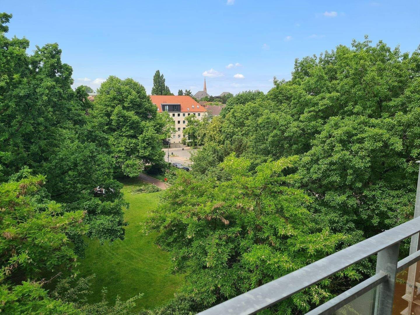 Eilbek, ideal für Studenten, freie 1-Zi-ETW, 5. OG sehr schöner Ausblick, direkt an U-Bahn, Bj. ca. 1959, Balkon – 22089 Hamburg – Vorschaubild 4