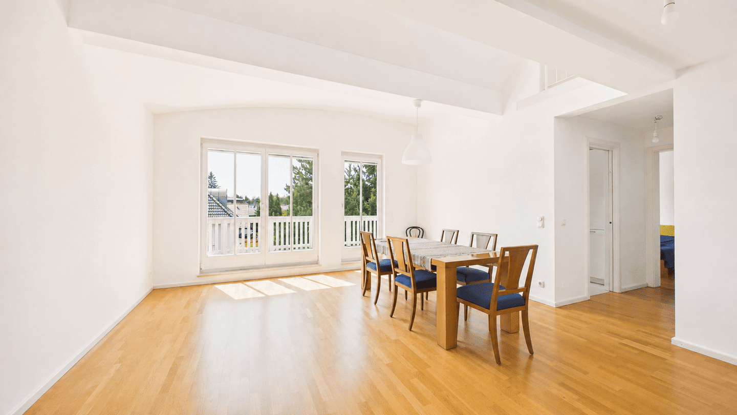 HEGERICH: Stilvolle 2,5-Zimmer-Dachgeschosswohnung mit Galeriepotenzial in München-Waldtrudering! – 81827 München – Vorschaubild 3