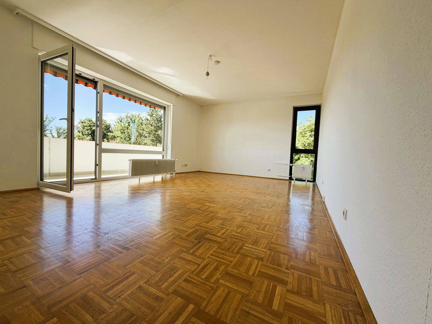 Helle 3-Zimmer-Wohnung mit großem Balkon, modernem Bad und Waldrandlage in Wiesbaden-Medenbach – 65207 Wiesbaden – Vorschaubild 2