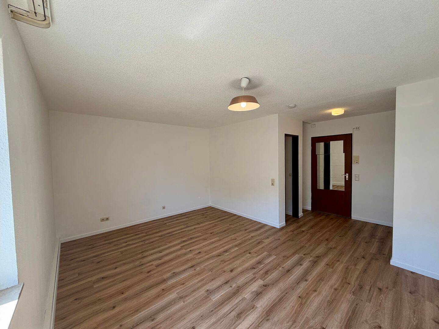 Bezugsfreie 1-Zimmer-Studentenwohnung in zentraler Lage von Freiburg-Oberau – 79102 Freiburg im Breisgau – Vorschaubild 4