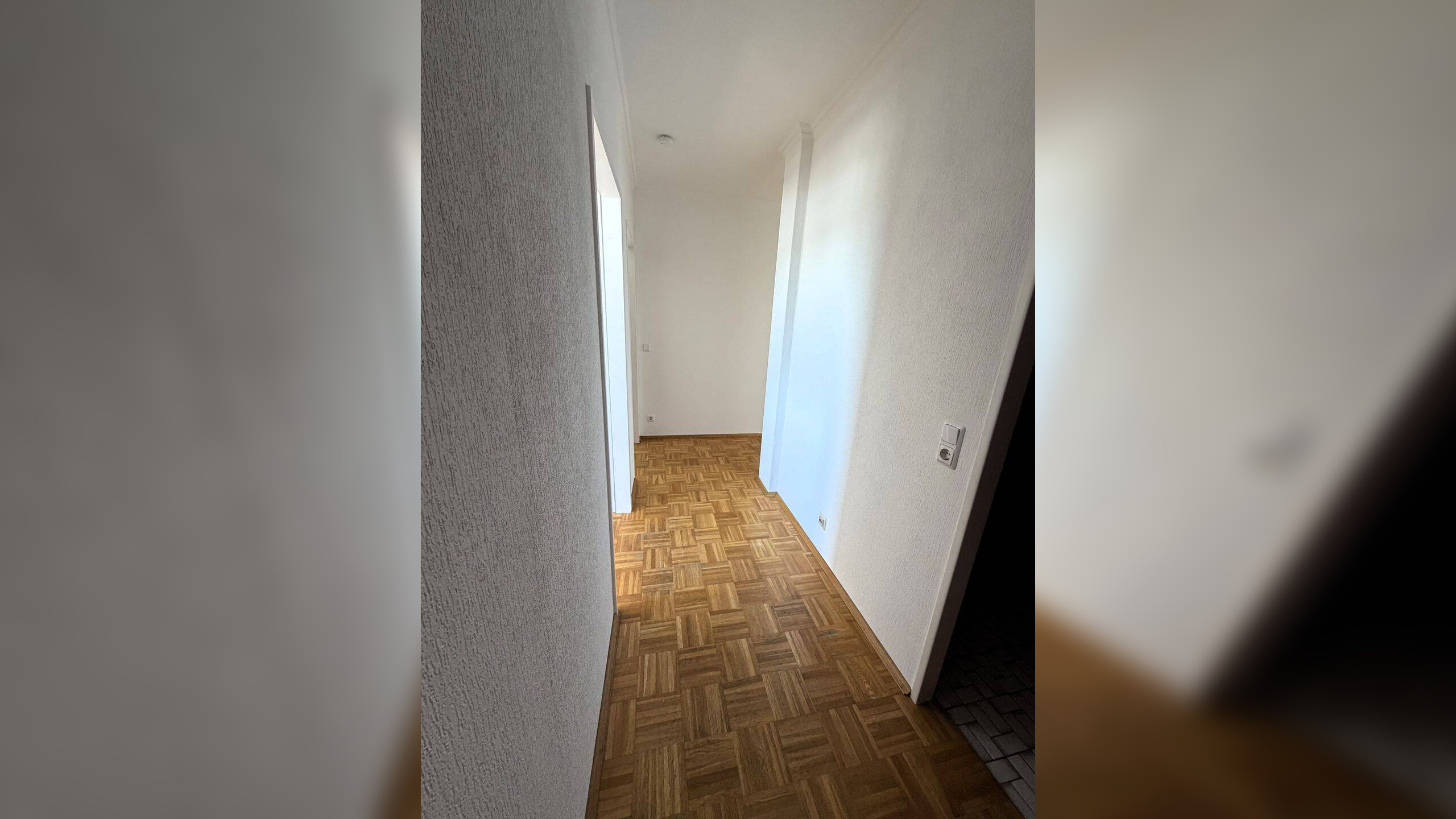 Helle 3-Zimmer-Wohnung mit großem Balkon, modernem Bad und Waldrandlage in Wiesbaden-Medenbach – 65207 Wiesbaden – Vorschaubild 5