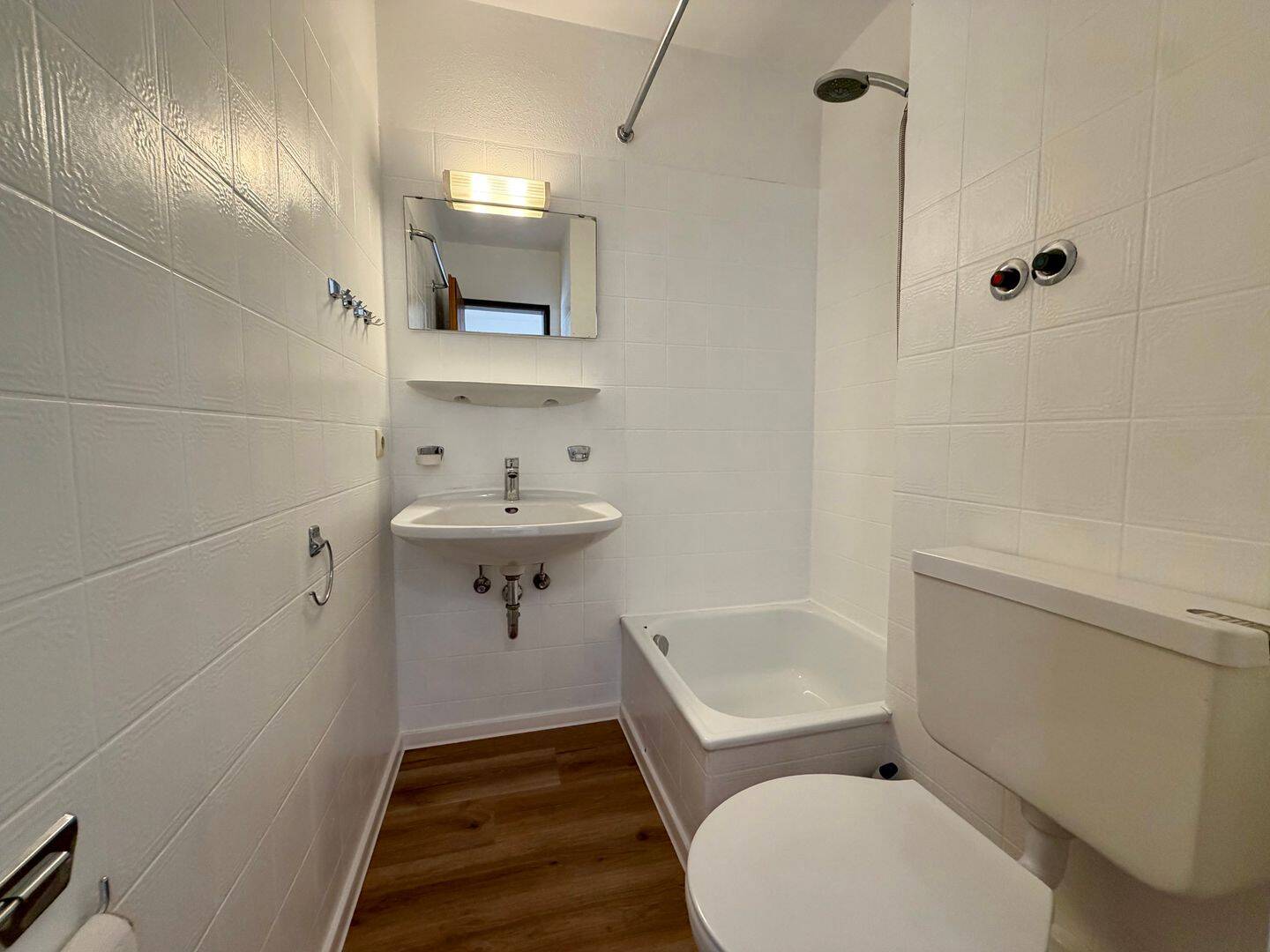 Bezugsfreie 1-Zimmer-Studentenwohnung in zentraler Lage von Freiburg-Oberau – 79102 Freiburg im Breisgau – Vorschaubild 5