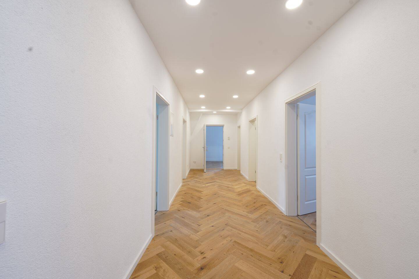 Maisonette-Charme  – sanierte, bezugsfreie 5-Zi-Altbauwohnung mit ausgebautem Speicher/Atelier – 79117 Freiburg im Breisgau – Vorschaubild 5