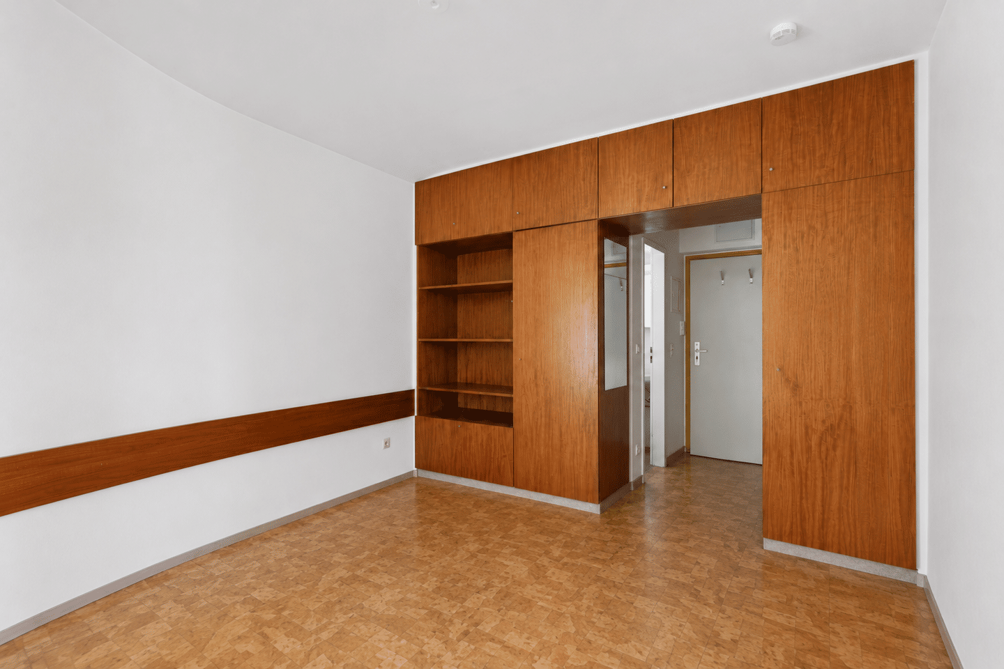 Ruhiges 1-Zimmer-Apartment mit Südterrasse und Duplex-Stellplatz in der Maxvorstadt – 80799 München – Vorschaubild 5