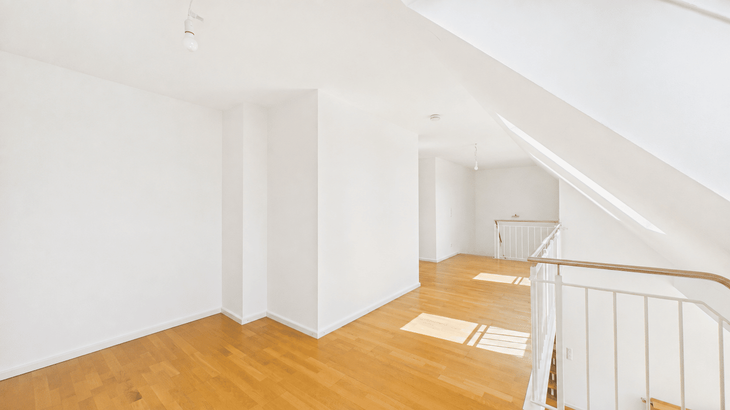 HEGERICH: Stilvolle 2,5-Zimmer-Dachgeschosswohnung mit Galeriepotenzial in München-Waldtrudering! – 81827 München – Vorschaubild 9