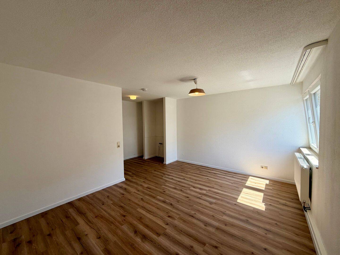Bezugsfreie 1-Zimmer-Studentenwohnung in zentraler Lage von Freiburg-Oberau – 79102 Freiburg im Breisgau – Vorschaubild 9