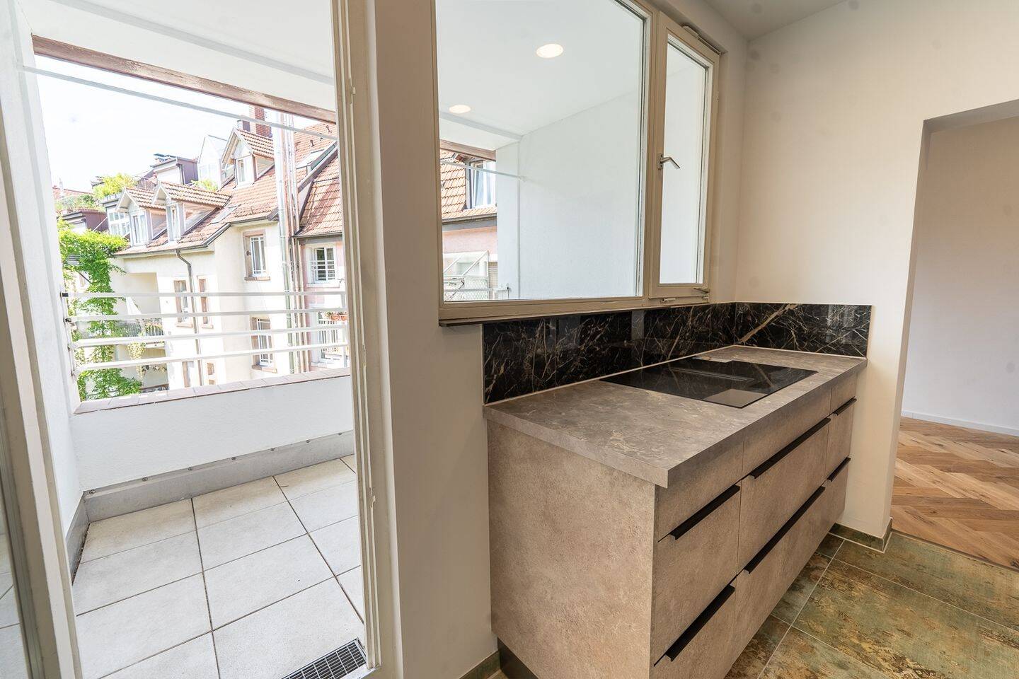Maisonette-Charme  – sanierte, bezugsfreie 5-Zi-Altbauwohnung mit ausgebautem Speicher/Atelier – 79117 Freiburg im Breisgau – Vorschaubild 9