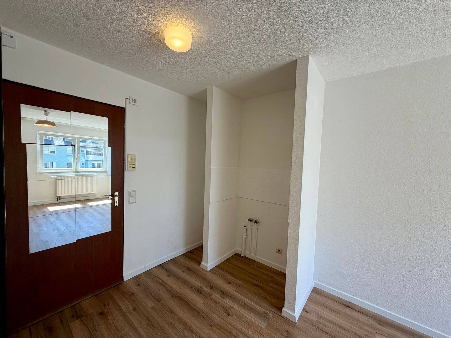 Bezugsfreie 1-Zimmer-Studentenwohnung in zentraler Lage von Freiburg-Oberau – 79102 Freiburg im Breisgau – Vorschaubild 10