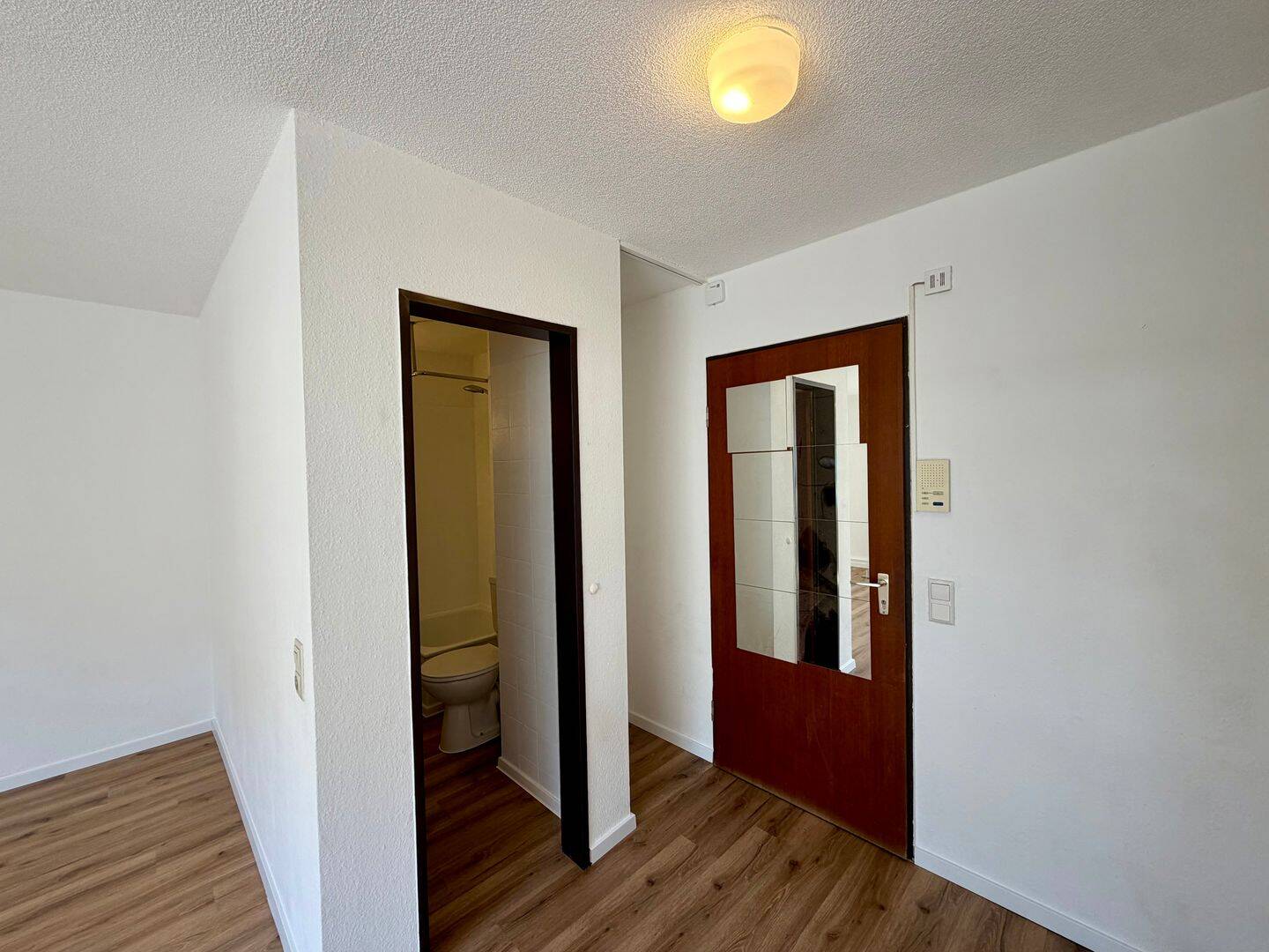 Bezugsfreie 1-Zimmer-Studentenwohnung in zentraler Lage von Freiburg-Oberau – 79102 Freiburg im Breisgau – Vorschaubild 11