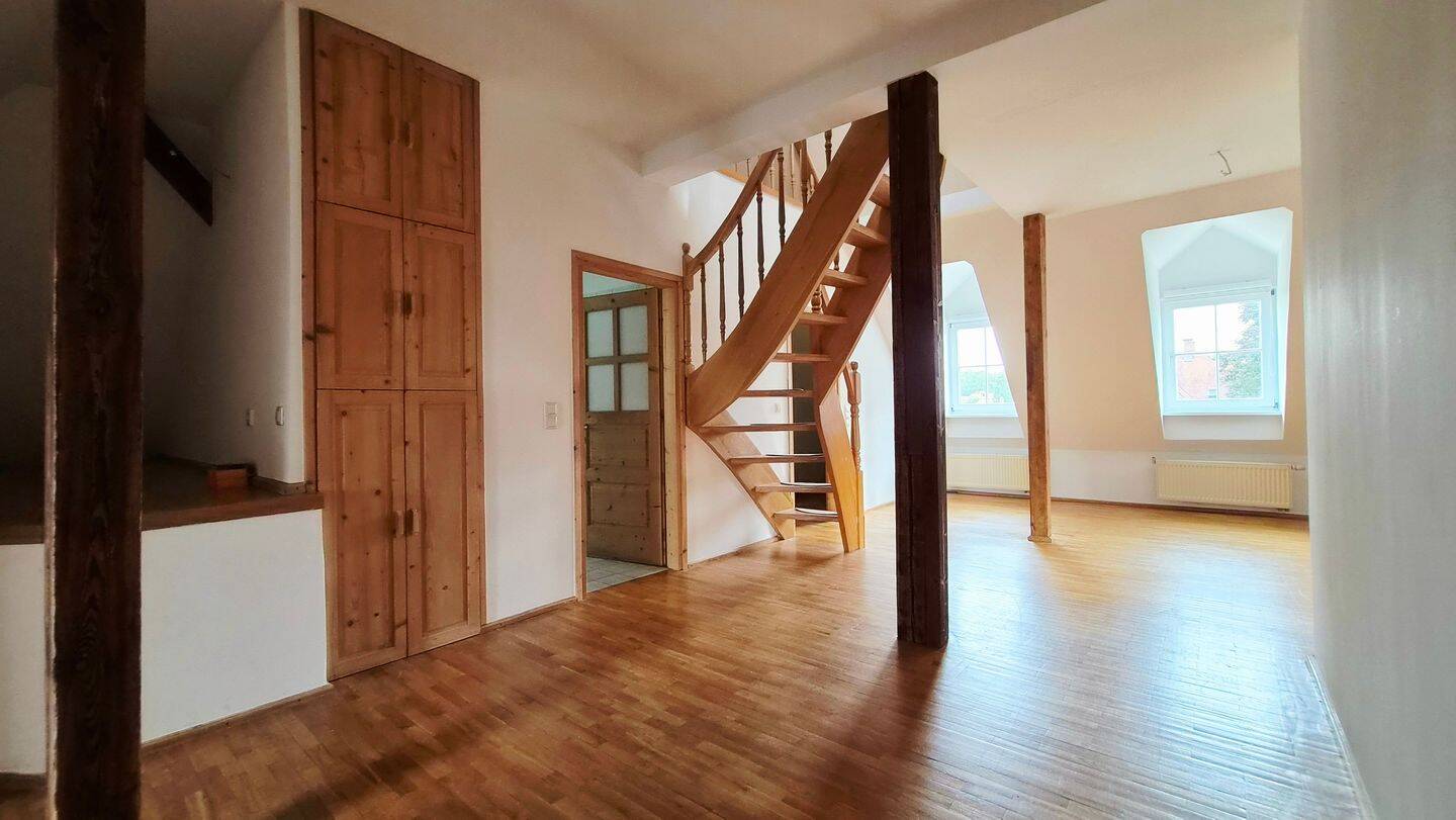Schrägen, Geschichte & ganz viel Charme – außergewöhnliches Dachgeschoss im Villenviertel Langebrück – sofort bezugsfrei. – 1465 Dresden – Vorschaubild 2