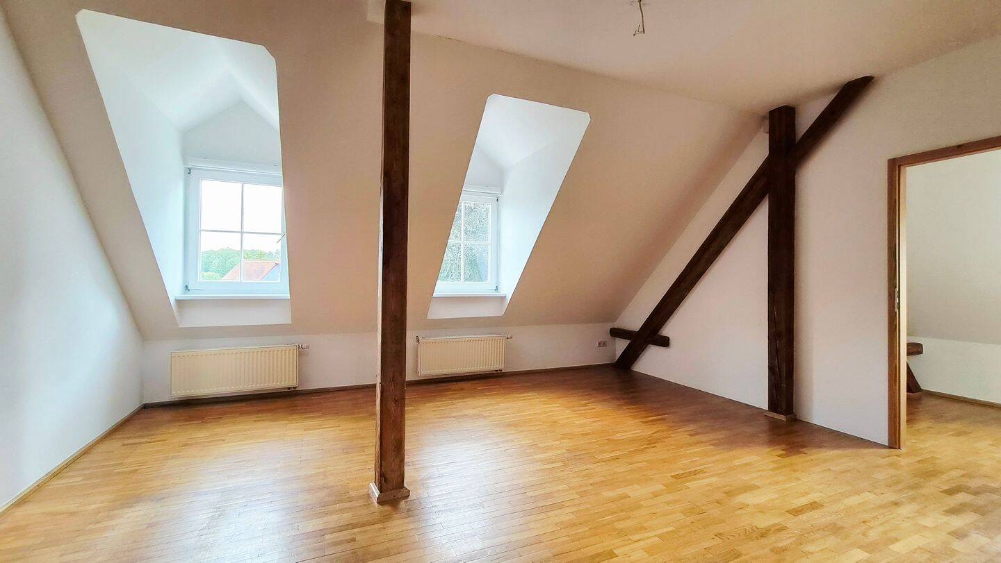 Schrägen, Geschichte & ganz viel Charme – außergewöhnliches Dachgeschoss im Villenviertel Langebrück – sofort bezugsfrei. – 1465 Dresden – Vorschaubild 4