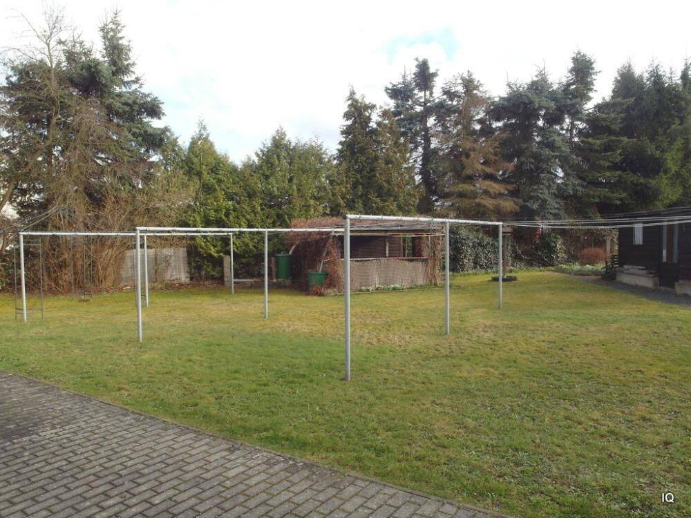 Wird noch renoviert: Kleine 3-Zimmer-Dachwohnung mit neuem Laminatboden und Bad mit Dusche – 1877 Bischofswerda – Vorschaubild 3