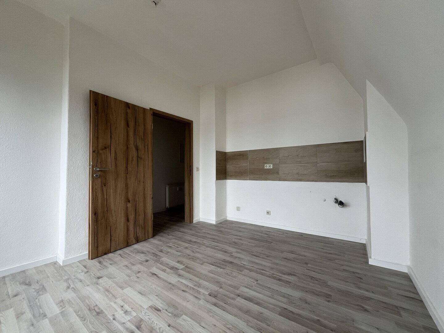 Erstbezug nach Sanierung – Großzügige 3-Raumwohnung in Zwickau-Nord im DG – 8058 Zwickau – Vorschaubild 5
