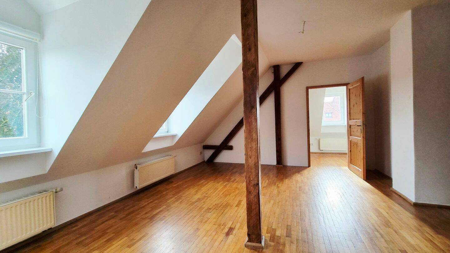 Schrägen, Geschichte & ganz viel Charme – außergewöhnliches Dachgeschoss im Villenviertel Langebrück – sofort bezugsfrei. – 1465 Dresden – Vorschaubild 5