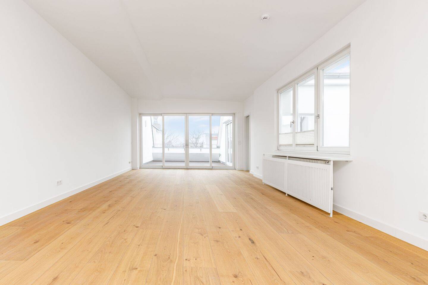 Uhlandstraße 45 – Stilvolle, frisch renovierte Dachgeschosswohnung im herrschaftlichen Altbau!! – 10719 Berlin – Vorschaubild 8