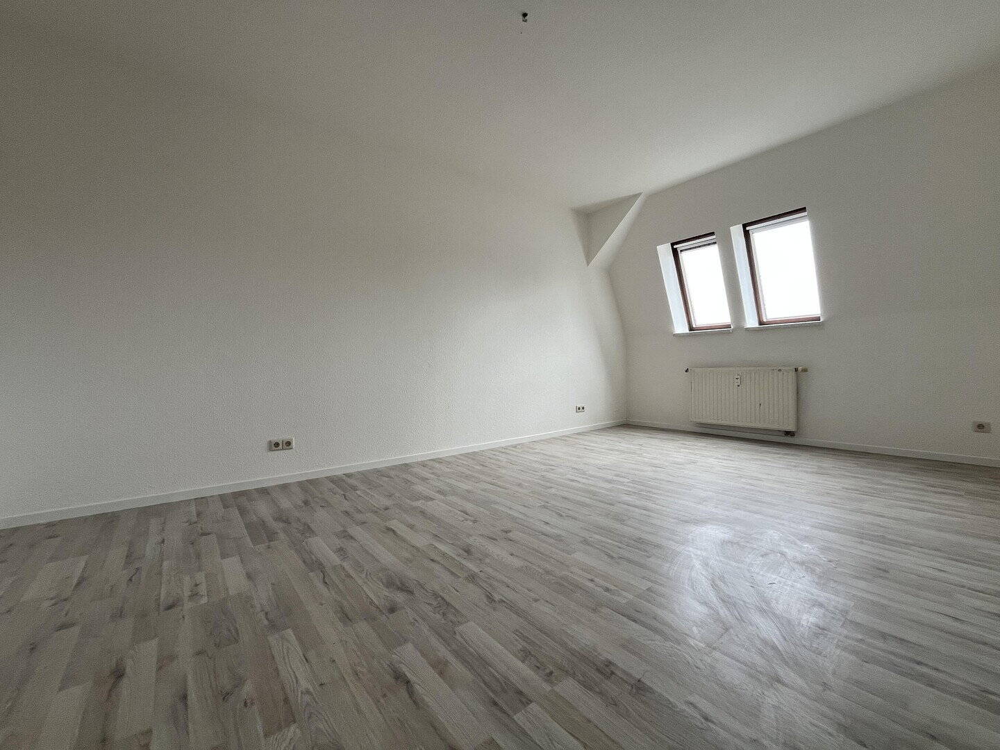 Erstbezug nach Sanierung – Großzügige 3-Raumwohnung in Zwickau-Nord im DG – 8058 Zwickau – Vorschaubild 9
