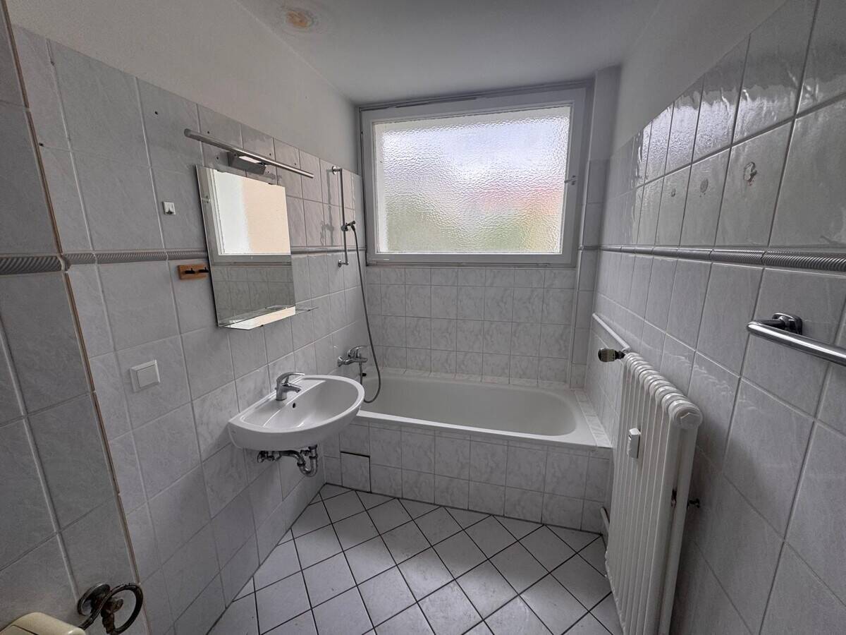 Eislebener Str: LEERE 4-Zi-Whg, 92 m² – 2 Bäder – VHS 5.OG + SÜD-Loggia ab 01.01.2027 – IST Zustand – 10789 Berlin – Vorschaubild 9