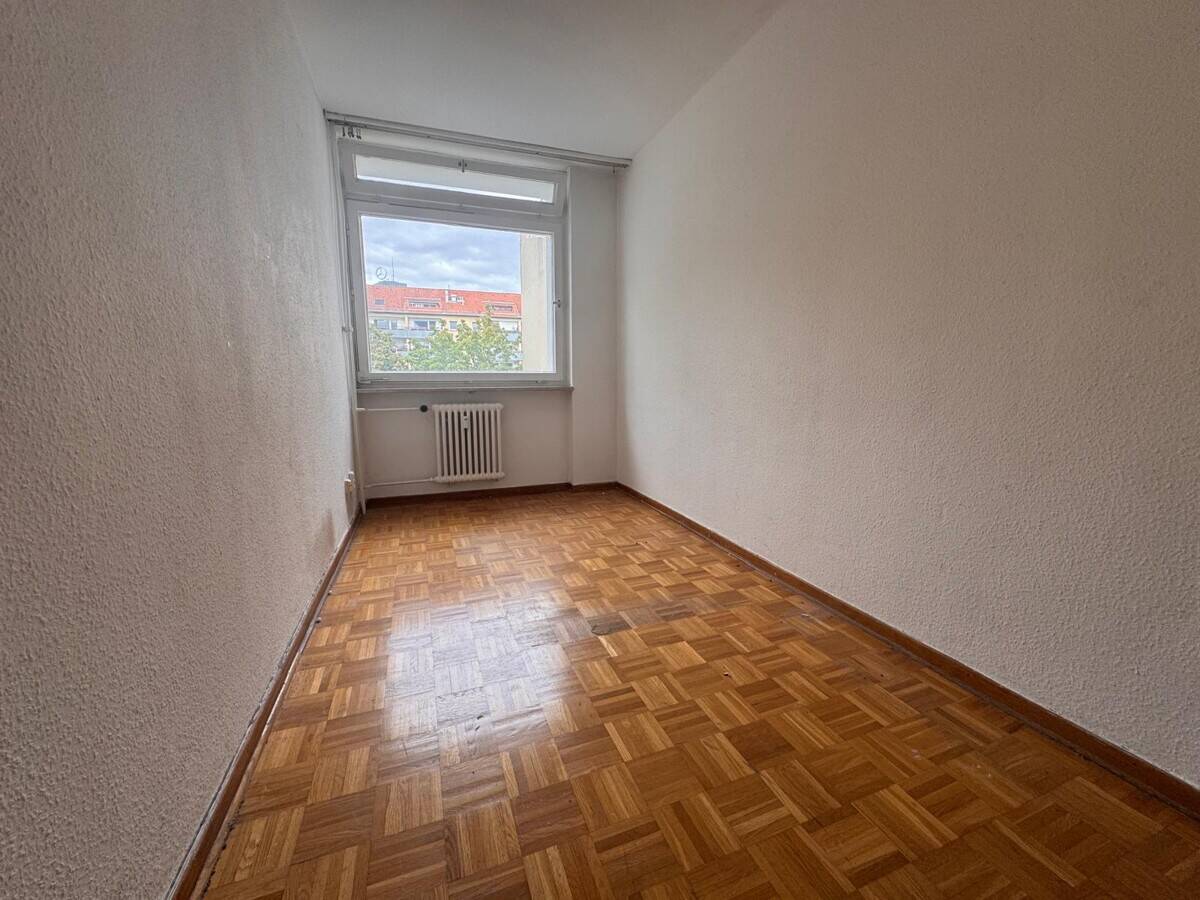 Eislebener Str: LEERE 4-Zi-Whg, 92 m² – 2 Bäder – VHS 5.OG + SÜD-Loggia ab 01.01.2027 – IST Zustand – 10789 Berlin – Vorschaubild 11