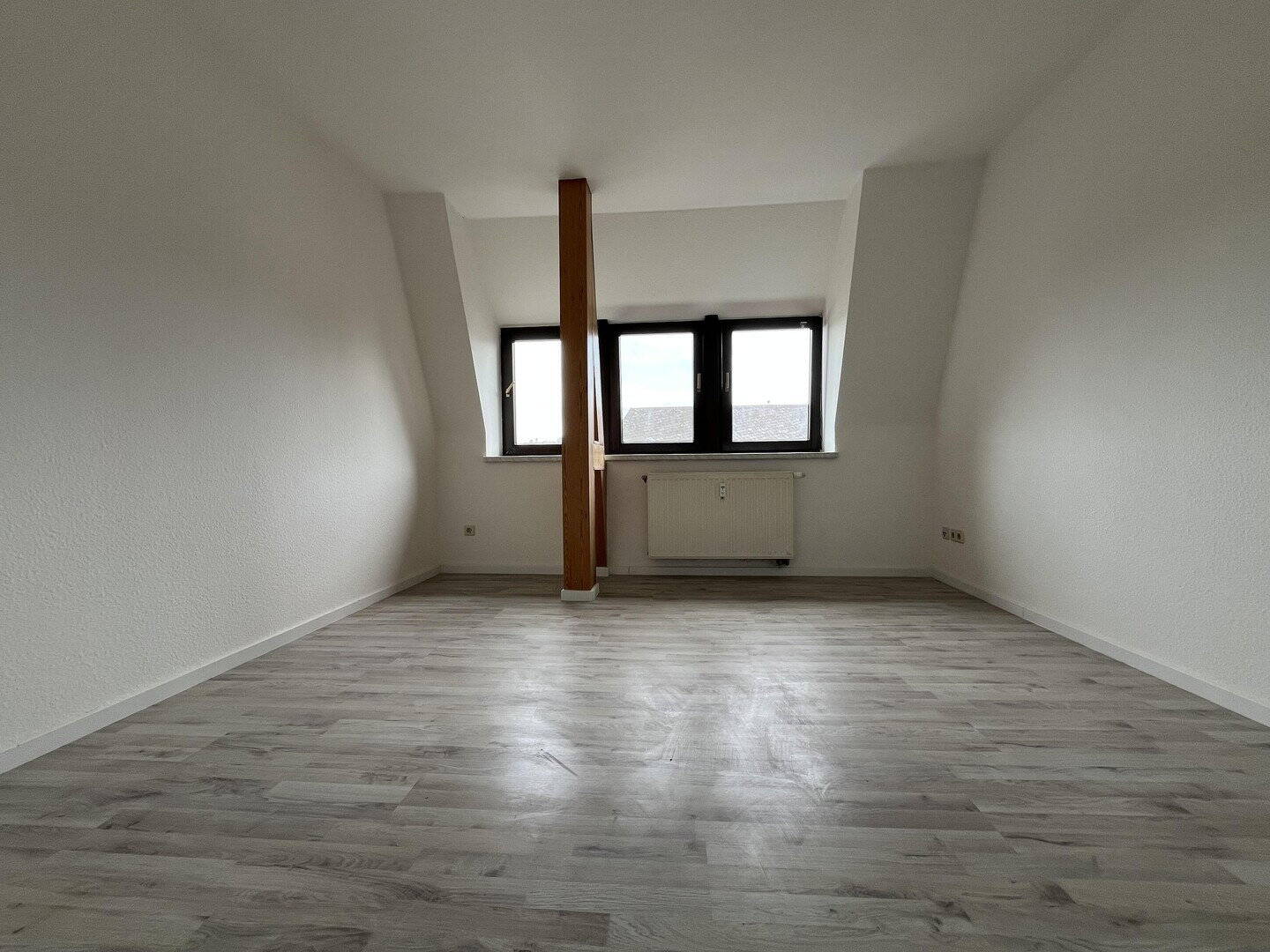 Erstbezug nach Sanierung – Großzügige 3-Raumwohnung in Zwickau-Nord im DG – 8058 Zwickau – Vorschaubild 11
