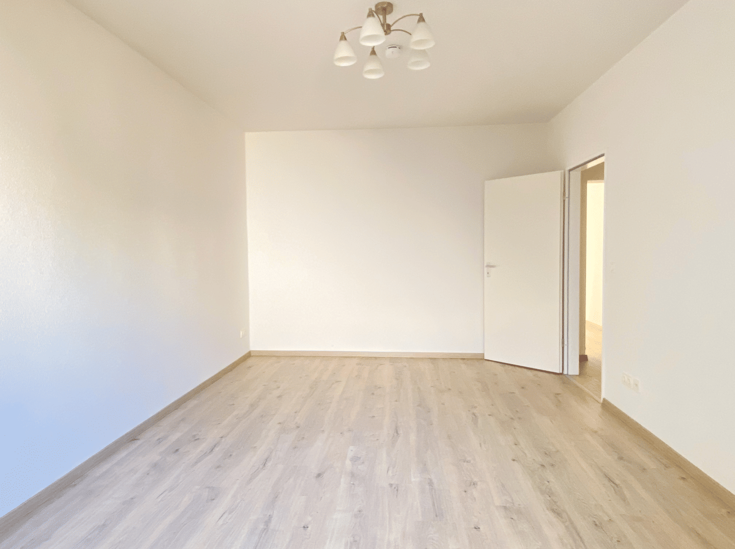 Attraktive 2-Zimmer-Wohnung mit 2 Balkone, EBK, zentraler Lager im Kiez Charlottenburg – 10627 Berlin – Vorschaubild 9