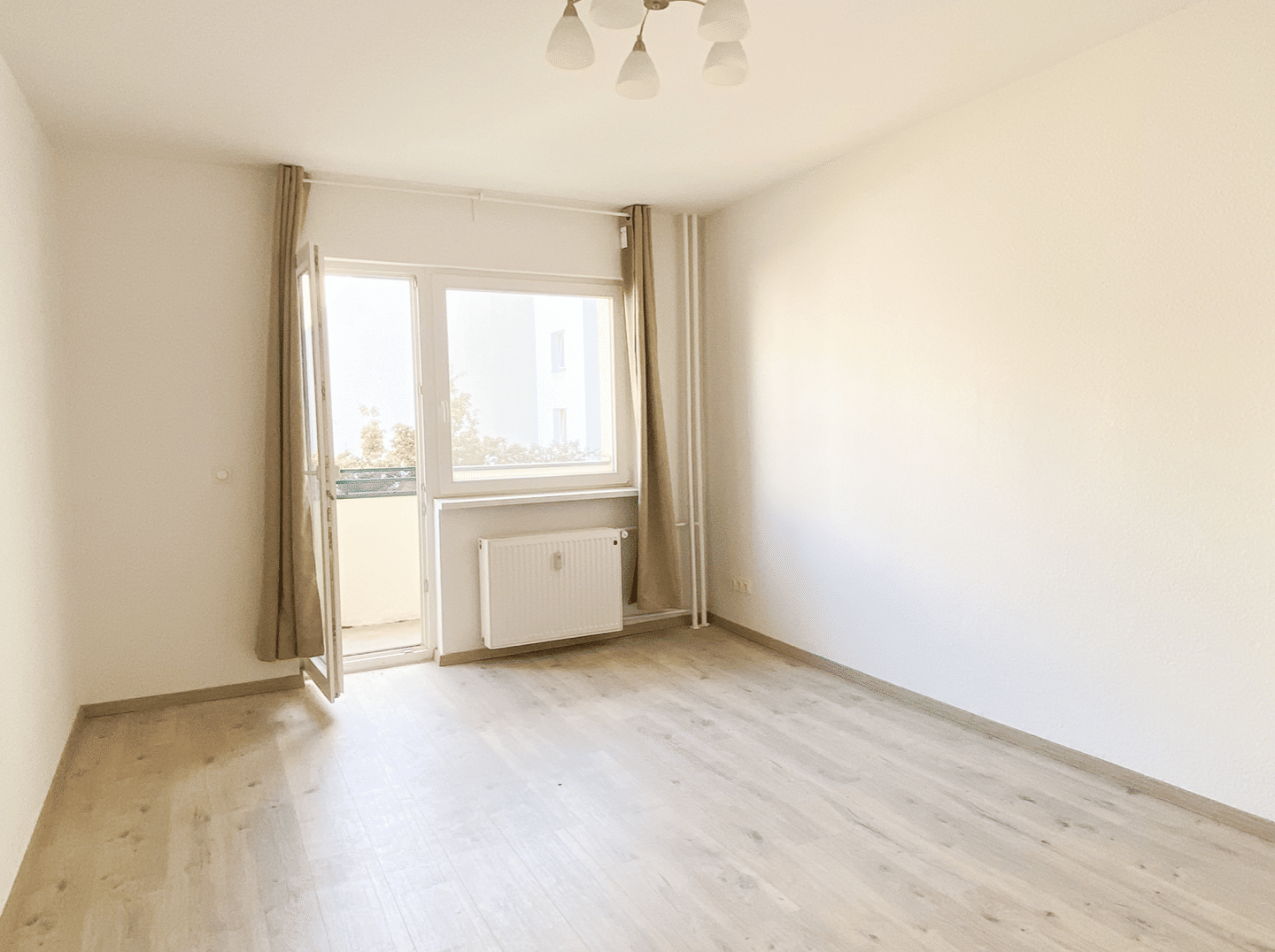 Attraktive 2-Zimmer-Wohnung mit 2 Balkone, EBK, zentraler Lager im Kiez Charlottenburg – 10627 Berlin – Vorschaubild 10