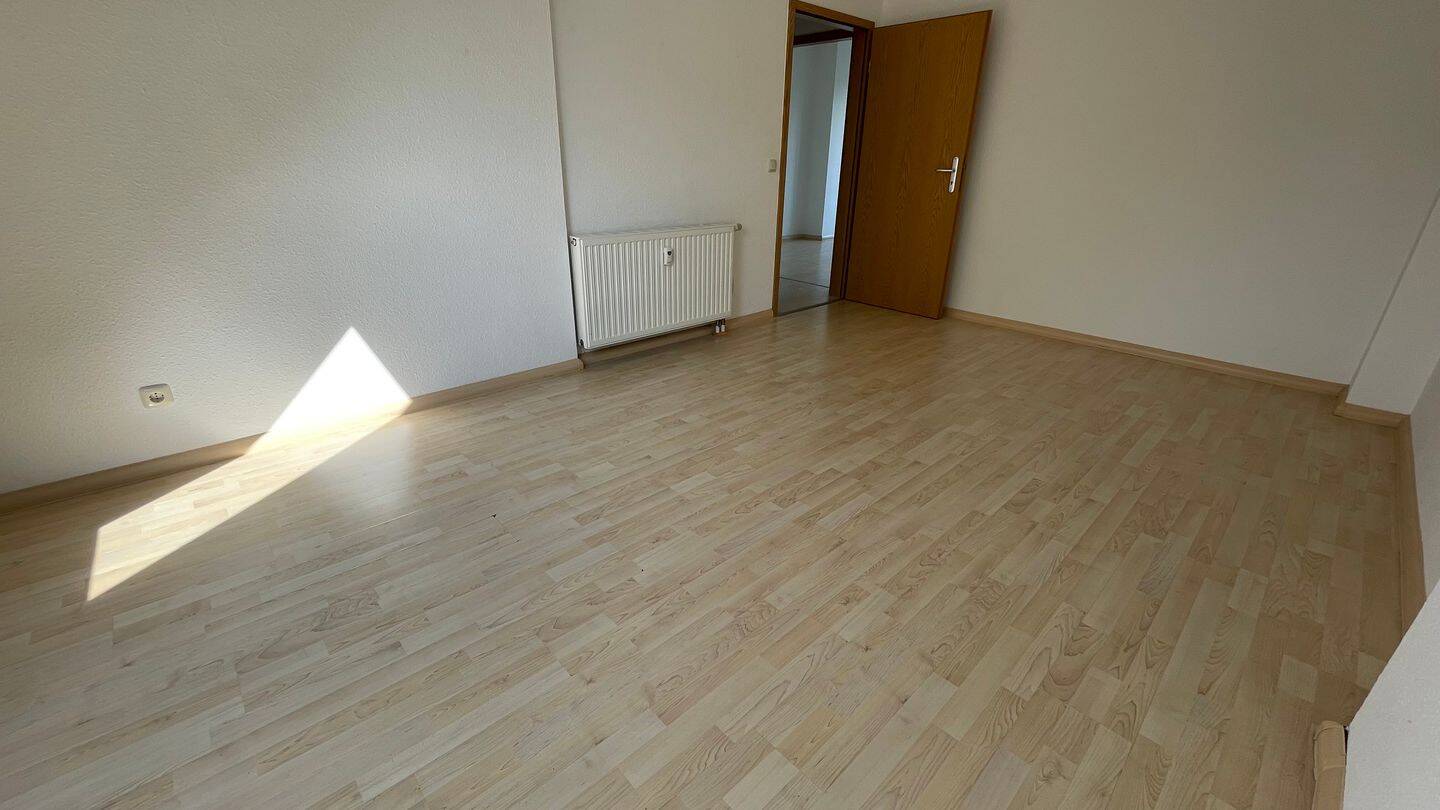 Frei ab 1.11. – Dachgeschoss mit Balkon / Laminat / Bad mit Fenster ! – 9131 Chemnitz – Vorschaubild 10