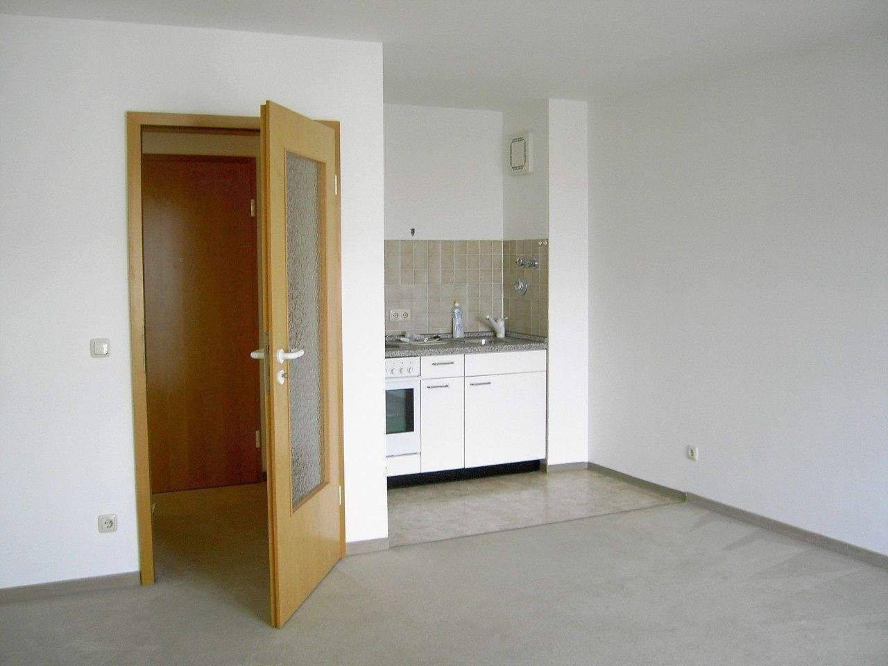 Bereits vermietet: Kleine 2 Zimmer-Wohnung. Kochnische. Balkon. Tiefgaragen-Stellplatz – 1328 Dresden – Vorschaubild 8