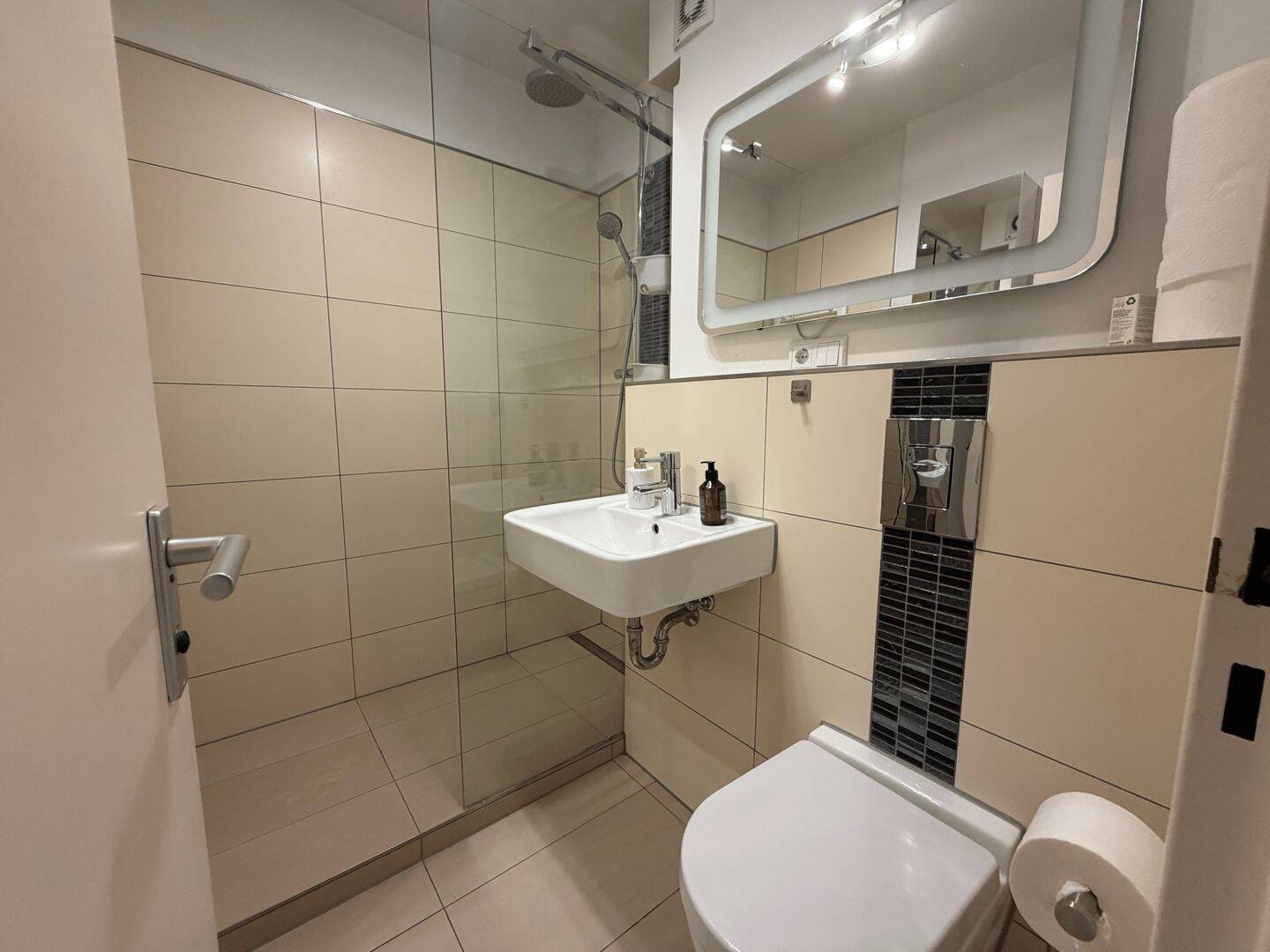 MODERNES CITY-STUDIO IN CHARLOTTENBURG – RUHIGE HOFLAGE, WEST-BALKON & SICHERE TIEFGARAGE (OPT.)! – 10627 Berlin – Vorschaubild 9