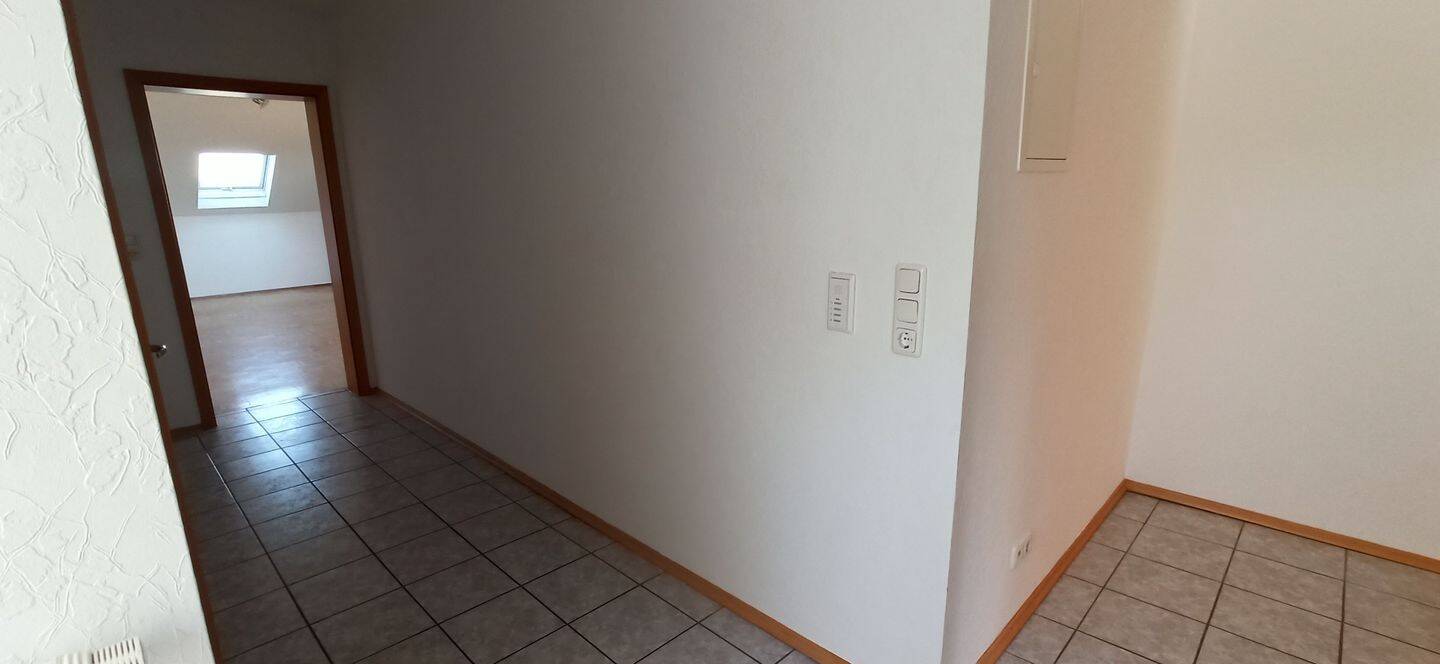 Großzügiges Wohnen mit Rhönblick: Gepflegte 3-Zimmer-DG-Wohnung – 36041 Fulda – Vorschaubild 9