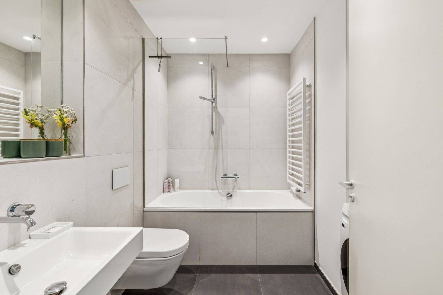 Hochwertiges Wohnen in GRAFT-Architektur – stilvolle 2-Zimmer-Wohnung mit Balkon – 10119 Berlin – Vorschaubild 9