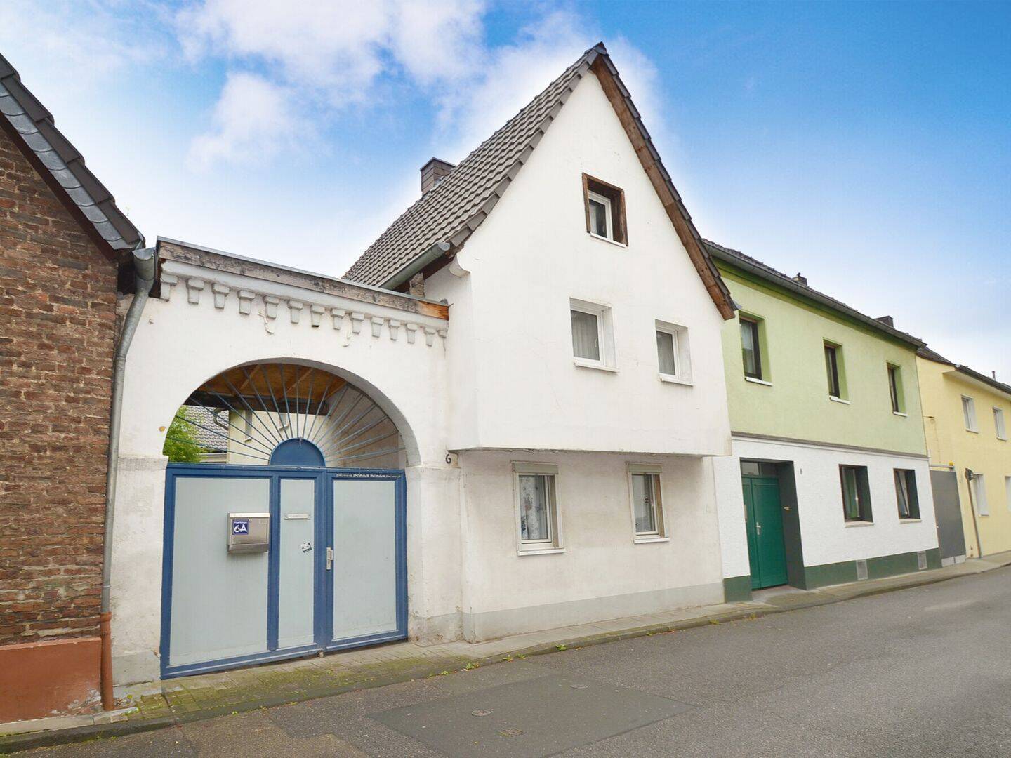 Porz-Zündorf/Groov-Nähe: Fachwerkhaus! Handwerker aufgepasst in beliebter Lage am Rhein., 51143 Köln (Porz Langel Zündorf)
