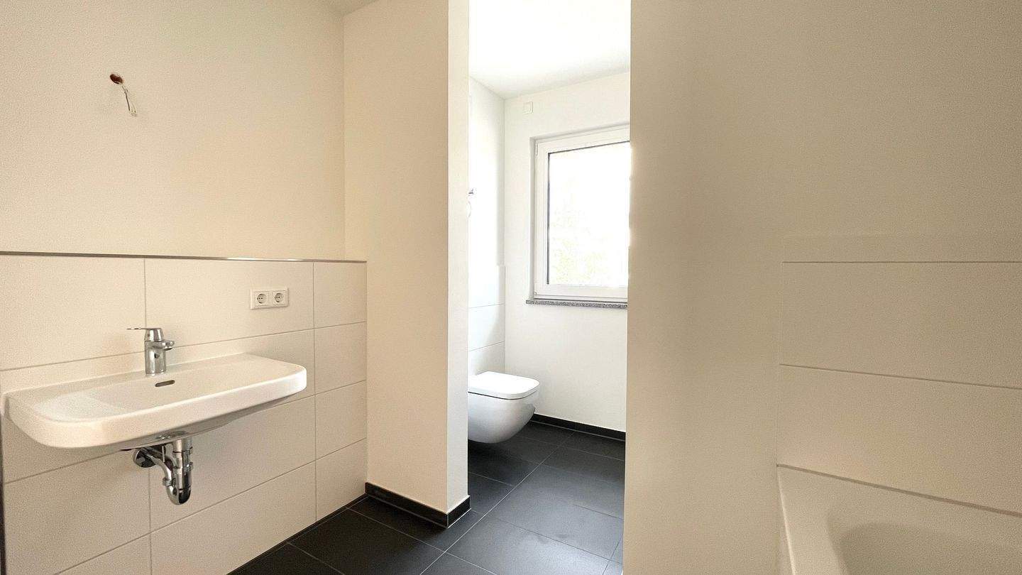 2-Zimmer-Wohnungen, KfW-Darlehen, Degressive AfA, Balkon, Fahrstuhl, Tiefgarage, Neubau – 91077 Neunkirchen a. Brand – Vorschaubild 4