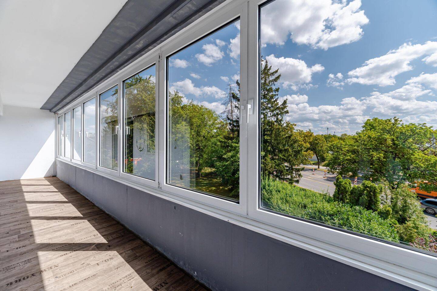 Bezugsfreie 2-Zimmer-Wohnung mit großzügiger Süd-Loggia und gepflegtem Zustand – 80992 München – Vorschaubild 5