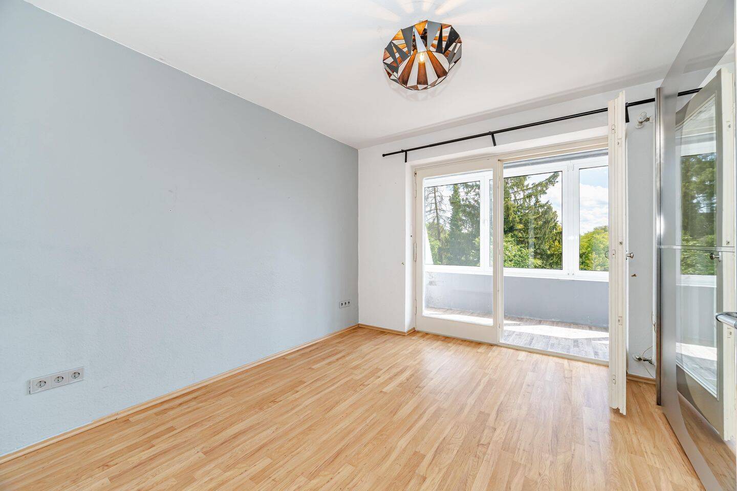 Bezugsfreie 2-Zimmer-Wohnung mit großzügiger Süd-Loggia und gepflegtem Zustand – 80992 München – Vorschaubild 7