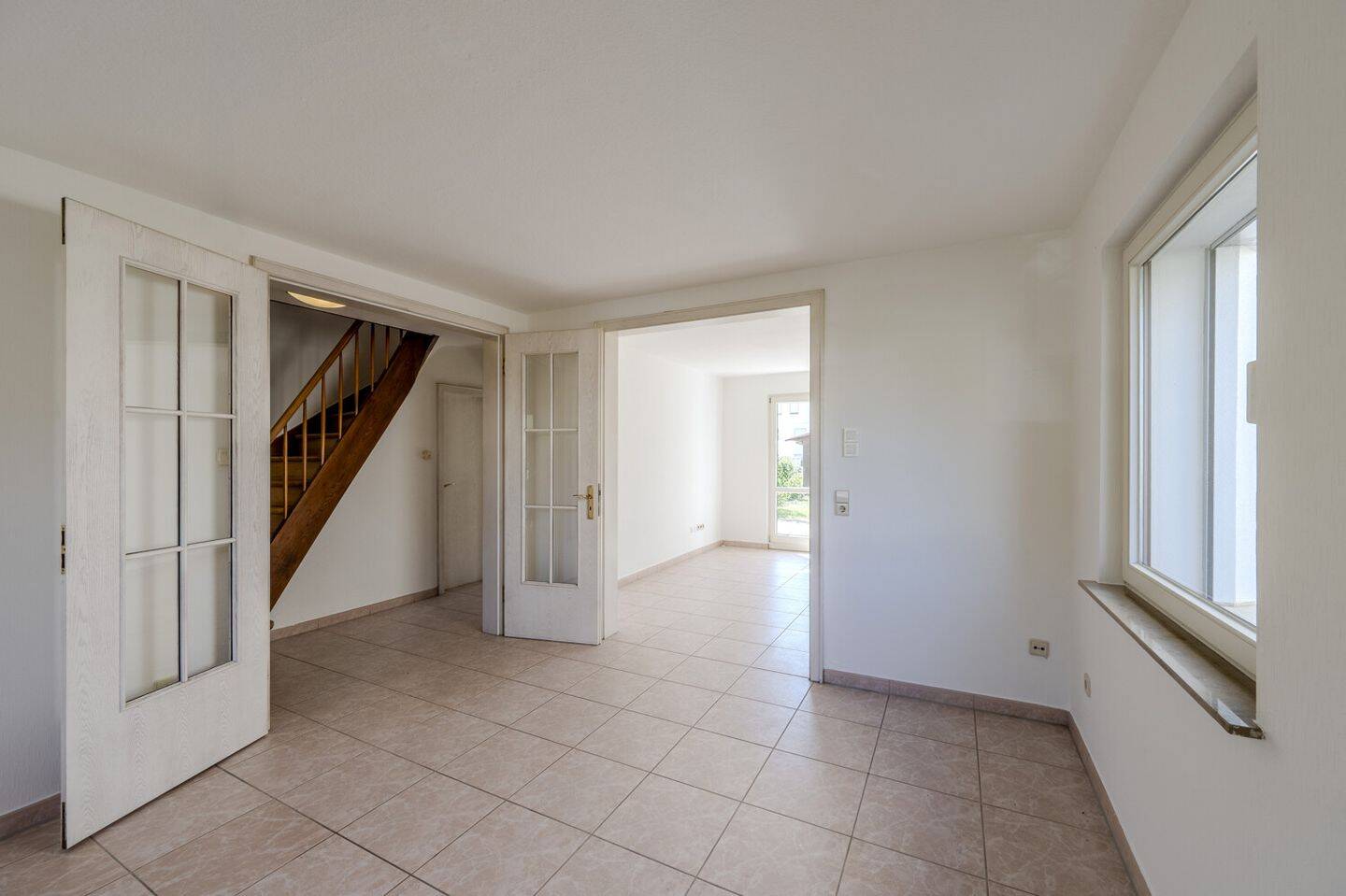 Wohnen mit Lebensqualität – Gepflegtes Einfamilienhaus mit Garten – 70327 Stuttgart – Vorschaubild 2