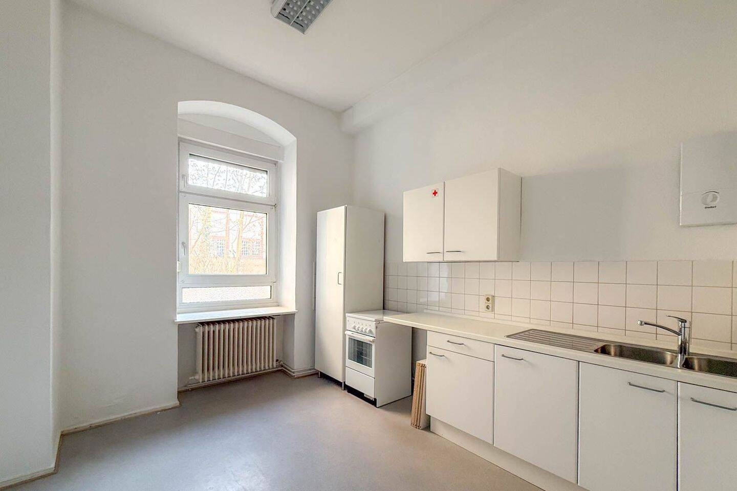 Großzügige 2-Zimmer-Eigentumswohnung, im EG eines charmanten Altbaus. – 13349 Berlin – Vorschaubild 3